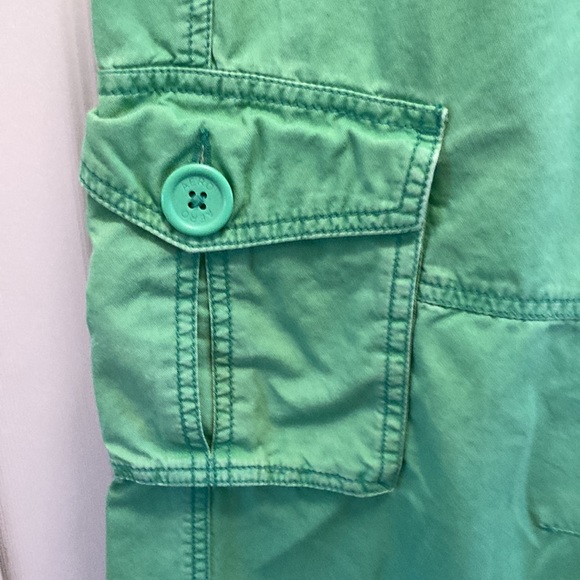 Low rise green capris - Picture 3 of 15